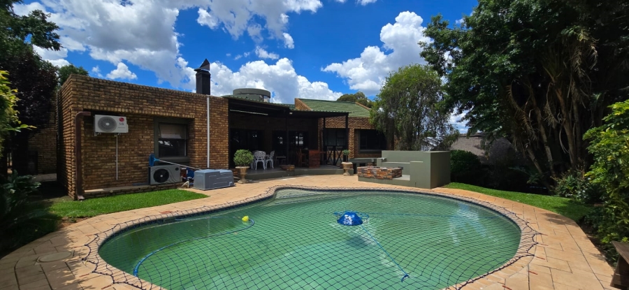 4 Bedroom Property for Sale in Wilkoppies North West